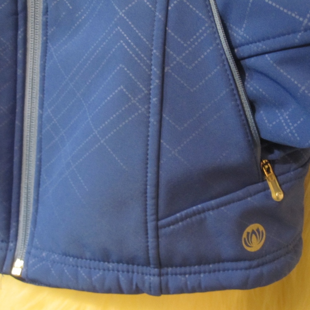 Mondetta rain resistant athletic jacket. - Picture 2 of 5